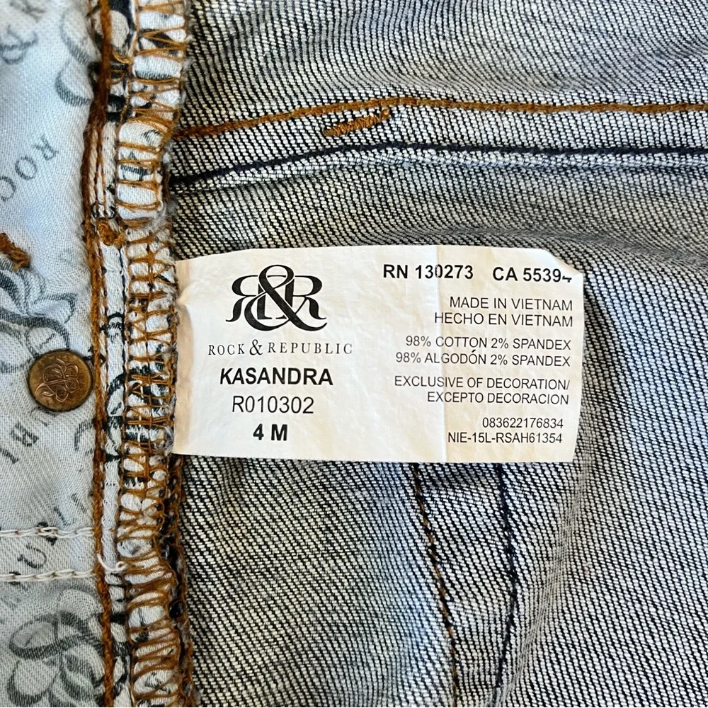 Rock & Republic Kasandra Bootcut Blue Distressed Jeans Low-Rise Pockets Stretch